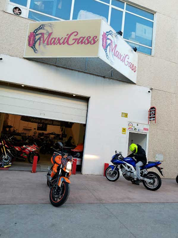 Reparación de motos, reparación de quads, ITV de motos, taller especializado en chapa y pintura de motos en Fuenlabrada